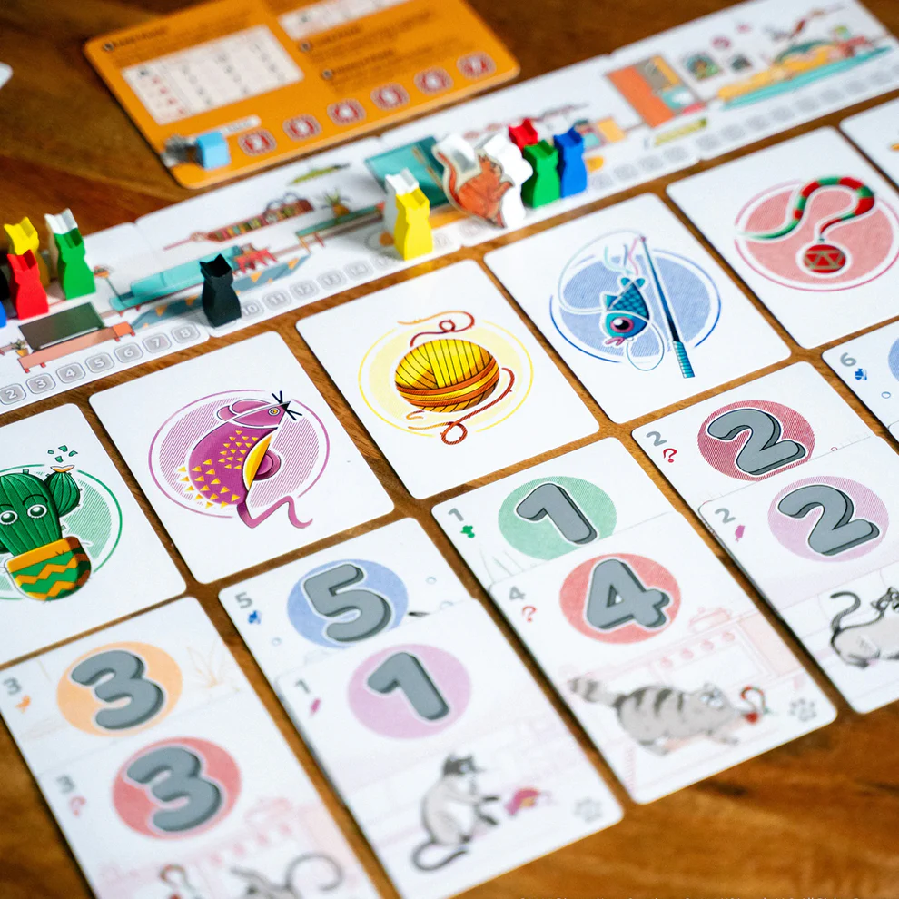 Cat Between Us - Imagen 6